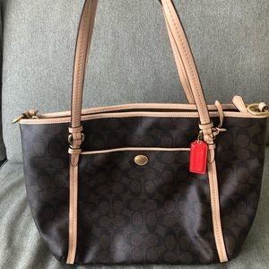 Coach Signature purse! 👜🎉